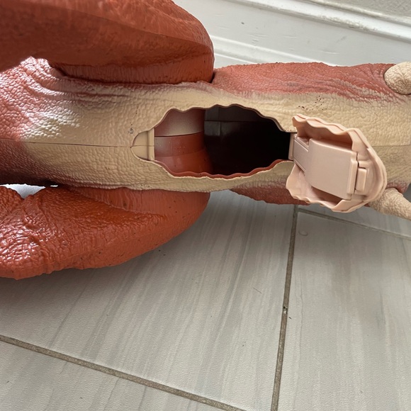 Mattel Jurassic World Camp Cretaceous Super Colossal Carnotaurus ‘Toro’ - Picture 6 of 10